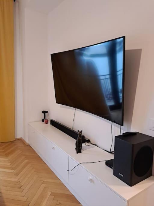 Classy Apartment With Parking In The City Center Βουκουρέστι Εξωτερικό φωτογραφία